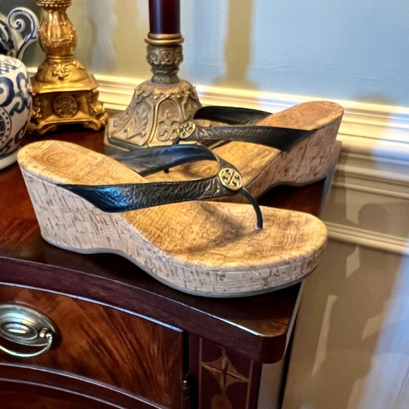 GUC Tory Burch Suzy Cork Wedge Heel Thong Sandals in Black Size 9 - Picture 1 of 4